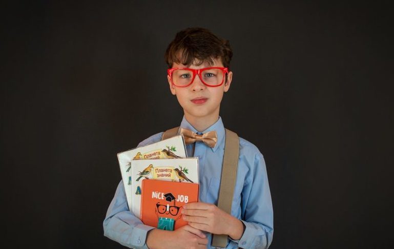 Read more about the article Kids Eyewear Trends for Back-To-School